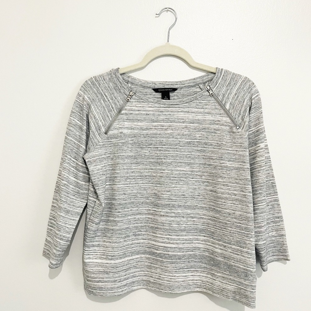 Banana Republic Women’s Top Grey Heathered Zipper Neck Details 3/4 Sleeve Size S